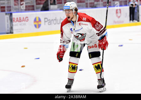 Pardubice, Tschechische Republik. 06 Okt, 2019. 8. kola Utkani hokejove extraligy: HC Dynamo Pardubice - Rytiri Kladno, 6. rijna 2019 v Pardubicich. Denis Kusy z Pardubic. Stockfoto