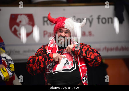 Pardubice, Tschechische Republik. 06 Okt, 2019. 8. kola Utkani hokejove extraligy: HC Dynamo Pardubice - Rytiri Kladno, 6. rijna 2019 v Pardubicich. Stockfoto