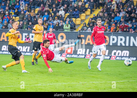 Julian KORB (mi., H) schoss das Tor zum 1:0 für Hannover 96, Aktion, Fußball 2. Fussballbundesliga, 9. Spieltag, Dynamo Dresden (DD) - Hannover 96 (H) 0:2, am 05.10.2019 in Dresden/Deutschland. € | Nutzung weltweit Stockfoto