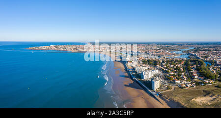 Frankreich, Vendee, Saint Gilles Croix de Vie, Badeort und La Vie River (Luftbild) // Frankreich, Vendée (85), Saint-Gilles-Croix-de-Vie, Station ba Stockfoto