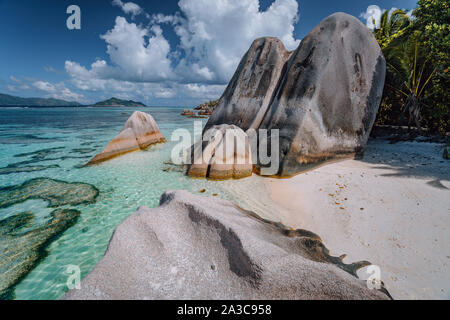 Berühmten Anse Source D'Argent. Exotischen tropischen Paradies Strand auf Insel La Digue, Seychellen. Riesigen Granitfelsen und Blue Lagoon Stockfoto