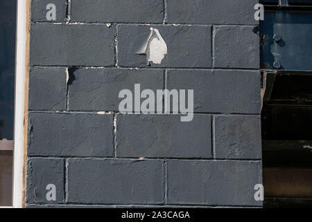 Die schwarze Farbe der Seite eines Gebäudes Stockfoto