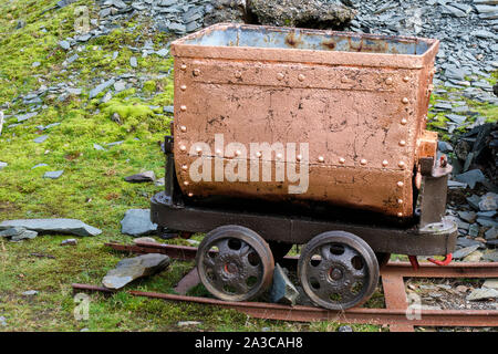 Kupfer lackierten Wagen, Teil der Kupfer in unseren Adern Art Trail in die coppermines Tal, Coniston, Lake District, Cumbria Stockfoto