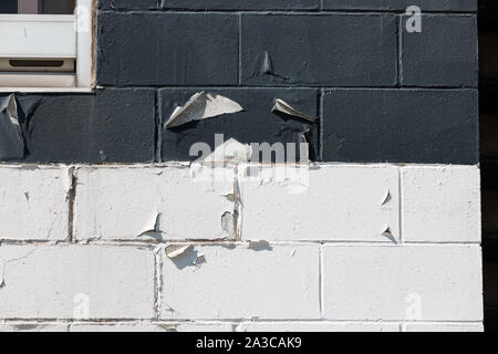 Die schwarzen und weißen Farbe der Seite eines Gebäudes Stockfoto