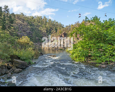 Tasmanien, Australien - 15. FEBRUAR 2019: Die SESSELBAHN am Cataract Gorge bei Launceston, Tasmanien, ist die längste Lebensdauer Sessellift in der Welt. Stockfoto