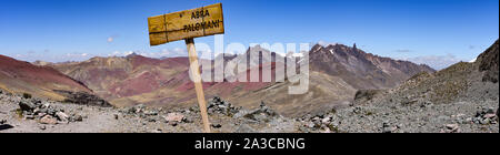 Dramatische bergszenerie an der Palomani Pass. Ausangate, Cusco, Peru Stockfoto