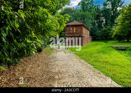 Italien Piemont Turin Venaria der Park von La Mandria - Zwei Frau im Park Stockfoto