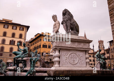 Der Neptunbrunnen auf der Piazza della Signoria in Florenz, Italien. Stockfoto