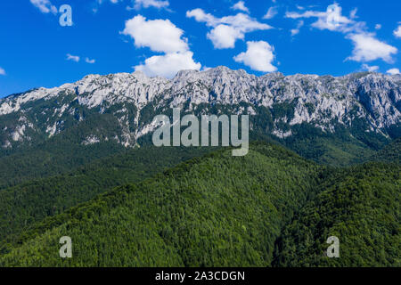 Luftaufnahme von Piatra Craiului Berges. Brasov, Rumänien. Stockfoto