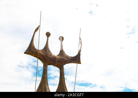 Foto der Skulptur 'Os Candangos' oder 'Dois Guerreiros" auf dem Platz der drei Mächte in der Stadt Brasilia entfernt. Stockfoto