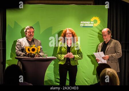 München, Bayern, Deutschland. 7 Okt, 2019. Ursprünglich gestartet als Protestpartei, die bayerischen Gruenen ihre 40 Jahre Geschichte in Bayern im gleichen Traditionsgaststaette, wo sie offiziell die Partei geerdet gefeiert. Wie der 2018 Wahlen, die Grünen sind nun die zweitstärkste Fraktion in Bayern mit Gewinne in ganz Deutschland. Im vergangenen Jahr hat auch große Erfolge für die Grünen, wie ihre International - Der gefeierte Ave die Bienen"-Initiative gesehen. Credit: Sachelle Babbar/ZUMA Draht/Alamy leben Nachrichten Stockfoto