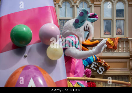 Orlando, Florida. September 23, 2019. Daisy Duck - Festival des Fantasy Parade bei Magic Kigndom Stockfoto