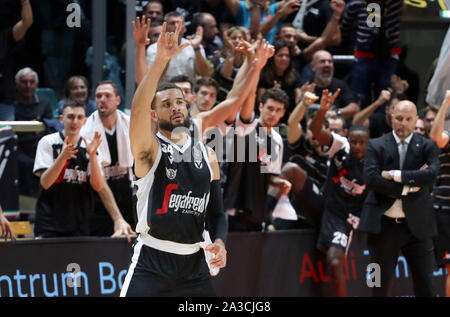 Das Glück der kyle Weems, Virtus Bologna, während segafredo Segafredo Virtus Bologna Vs Umana Reyer Venezia, Bologna, Italien, 06 Okt 2019, Korb Stockfoto