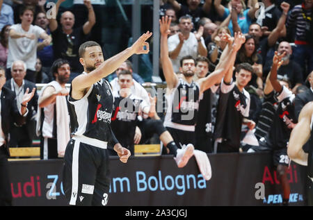 Das Glück der kyle Weems, Virtus Bologna, während segafredo Segafredo Virtus Bologna Vs Umana Reyer Venezia, Bologna, Italien, 06 Okt 2019, Korb Stockfoto