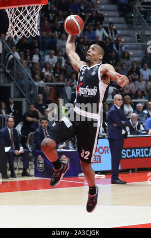 Vince Hunter, Virtus Bologna, während segafredo Segafredo Virtus Bologna Vs Umana Reyer Venezia, Bologna, Italien, 06 Okt 2019, Basketball italienische Ba Stockfoto