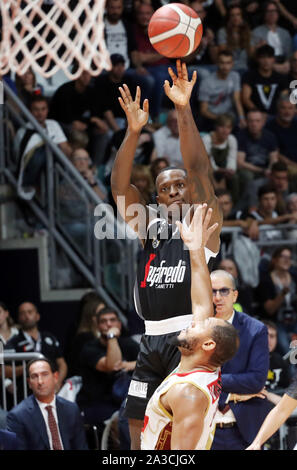 Frank Gaines, Virtus Bologna, während segafredo Segafredo Virtus Bologna Vs Umana Reyer Venezia, Bologna, Italien, 06 Okt 2019, Basketball italienische Ba Stockfoto