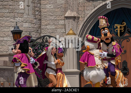 Orlando, Florida. September 25, 2019. Mickeys Royal Freundschaft Faire-Show auf Cinderella Schloss in Magic Kingdom Stockfoto