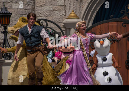 Orlando, Florida. September 25, 2019. Mickeys Royal Freundschaft Faire-Show auf Cinderella Schloss in Magic Kingdom Stockfoto