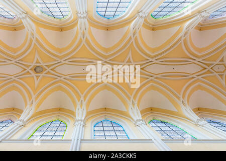 Dekorativen Decke in der Kathedrale der Himmelfahrt Mariens. Die berühmte Kathedrale der Himmelfahrt Mariens in Kutná Hora - Sedlec, Czec entfernt Stockfoto