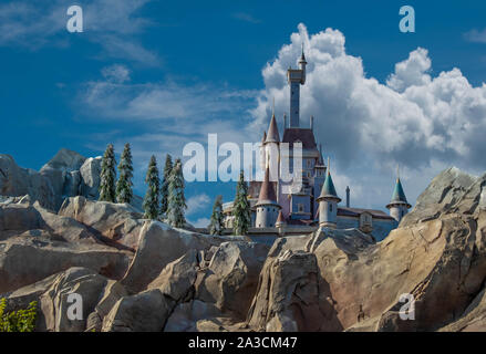 Orlando, Florida. September 25, 2019. Blick von oben auf die verwunschenen Schloss des Tieres im Magic Kigndom Stockfoto