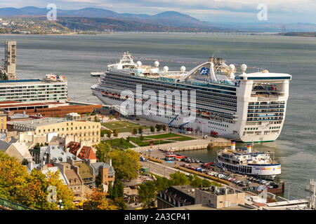 Quebec City, Kanada - 4. Oktober 2019: Caribbean Princess Kreuzfahrtschiff der Quebec Cruise Ship Terminal angedockt Stockfoto