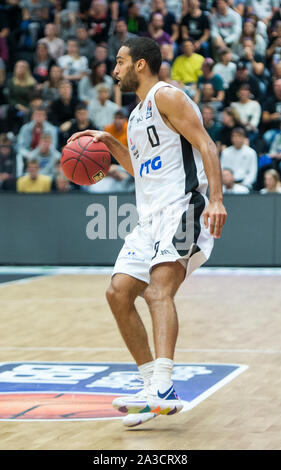 Hamburg, Deutschland. 04 Okt, 2019. Basketball, Bundesliga, Hauptrunde, 2. Spieltag: Hamburg Türme - synt. MBC Weißenfels in der Inselparkhalle. Hamburger Yannick Franke in Aktion. Credit: Daniel Bockwoldt/dpa/Alamy leben Nachrichten Stockfoto