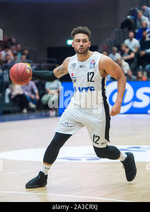 Hamburg, Deutschland. 04 Okt, 2019. Basketball, Bundesliga, Hauptrunde, 2. Spieltag: Hamburg Türme - synt. MBC Weißenfels in der Inselparkhalle. Hamburger Malik Müller in Aktion. Credit: Daniel Bockwoldt/dpa/Alamy leben Nachrichten Stockfoto