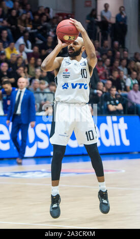 Hamburg, Deutschland. 04 Okt, 2019. Basketball, Bundesliga, Hauptrunde, 2. Spieltag: Hamburg Türme - synt. MBC Weißenfels in der Inselparkhalle. Hamburger Kahlil Herzöge in Aktion. Credit: Daniel Bockwoldt/dpa/Alamy leben Nachrichten Stockfoto