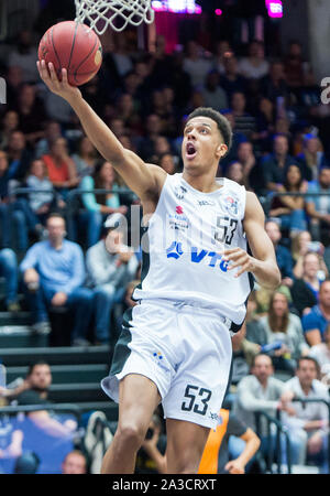 Hamburg, Deutschland. 04 Okt, 2019. Basketball, Bundesliga, Hauptrunde, 2. Spieltag: Hamburg Türme - synt. MBC Weißenfels in der Inselparkhalle. Der Hamburger Kevin Yebo in Aktion. Credit: Daniel Bockwoldt/dpa/Alamy leben Nachrichten Stockfoto