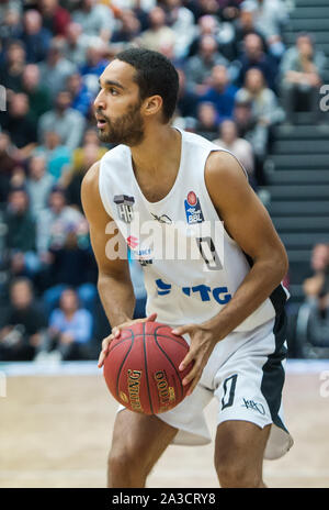 Hamburg, Deutschland. 04 Okt, 2019. Basketball, Bundesliga, Hauptrunde, 2. Spieltag: Hamburg Türme - synt. MBC Weißenfels in der Inselparkhalle. Hamburger Yannick Franke in Aktion. Credit: Daniel Bockwoldt/dpa/Alamy leben Nachrichten Stockfoto