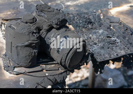 Verbrannt, SLR Digitalkamera kaputt. die versicherten Sachen. Nicht-Garantie fall. Folgen eines Brandes. Versicherung. Stockfoto