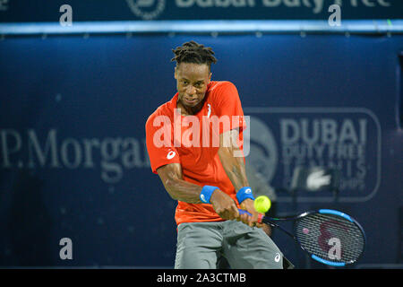 Dubai, VAE. 1. März 2019. Gael Monfils von Frankreich auf seine Weise zum Gewinnen den ersten Satz gegen Stefanos Tsitsipas Griechenland im Halbfinale der 2019 Dubai Duty Free Tennis Meisterschaften. Der Gewinner wird auf Go zu spielen entweder Roger Federer oder Borna Coric in beim morgigen letzten Stockfoto