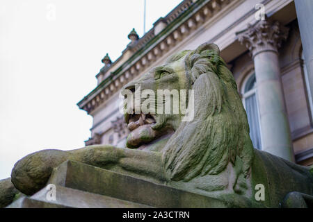 Bolton Rathaus Wecker und Lions Stockfoto