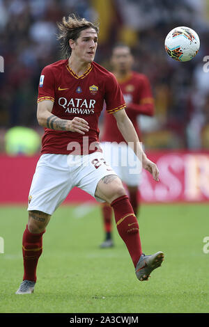 Rom, Italien. 06 Okt, 2019. NicoloÕ Zaniolo der Roma in der Serie A Match zwischen Roma und Cagliari im Stadio Olimpico, Rom, Italien Am 6. Oktober 2019. Foto von Luca Pagliaricci. Nur die redaktionelle Nutzung, eine Lizenz für die gewerbliche Nutzung erforderlich. Keine Verwendung in Wetten, Spiele oder einer einzelnen Verein/Liga/player Publikationen. Credit: UK Sport Pics Ltd/Alamy leben Nachrichten Stockfoto