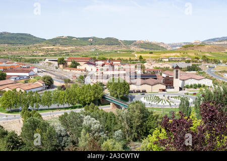 Haro's Station Bezirk bodegas oder Weingüter, Haro, La Rioja, nördlichen Spanien Stockfoto