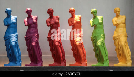 MONA LISA WAR WIEDER IN IHRE GALERIE im Louvre Museum Stockfoto