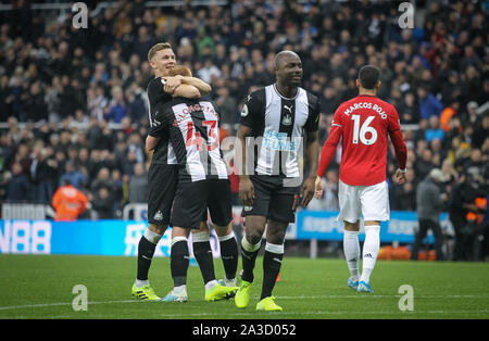 Newcastle, UK. 06 Okt, 2019. Feiern im ganztägig während der Premier League Match zwischen Newcastle und Manchester United am St. James's Park, Newcastle, England am 6. Oktober 2019. Foto von J GILL/PRiME Media Bilder. Credit: PRiME Media Images/Alamy leben Nachrichten Stockfoto