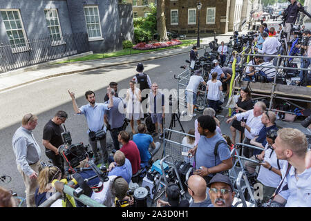 Die Downing Street Media Presse pen mit Fotografen und Besatzungen im Juli 2019, London, UK Stockfoto