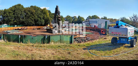 Horley, Surrey - Gasometer Abriss 2. Stockfoto