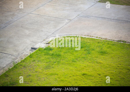 Grüne Wiesen mit Steinen Textur Stockfoto