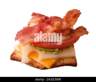 Speck, Salat und Tomate auf ein Cracker Stockfoto