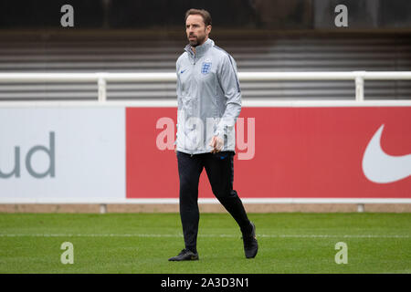 Burton Upon Trent, Großbritannien. 07 Okt, 2019. England Manager Gareth Southgate während des Trainings vor England's UEFA EM-Qualifikationsspiel 2020 gegen die Tschechische Republik, in der St. George's Park am 7. Oktober 2019 in Burton-upon-Trent, England. Credit: PHC Images/Alamy leben Nachrichten Stockfoto