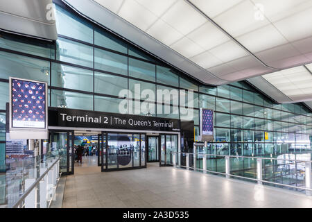 London, Großbritannien, 10. Juli 2019: Terminal 2 am Flughafen London Heathrow (LHR) im Vereinigten Königreich. Stockfoto