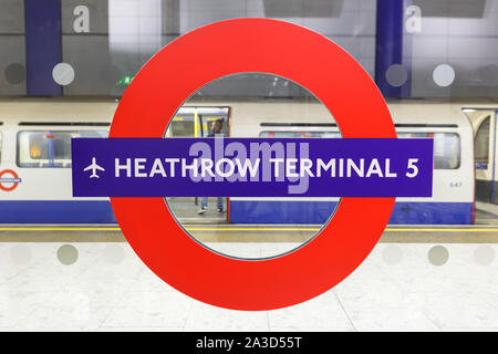 London, Großbritannien, 9. Juli 2019: U-Bahnstation am Flughafen London Heathrow (LHR) im Vereinigten Königreich. Stockfoto