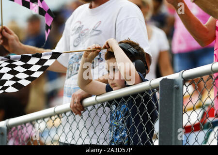 Usa. 28 Sep, 2019. Ventilatoren für den Antrieb für die Heilung 250 von Blue Cross Blue Shield von North Carolina in Charlotte Motor Speedway in Concord, North Carolina vorgestellt. (Bild: © Jaylynn A. Nash/ASP) Stockfoto