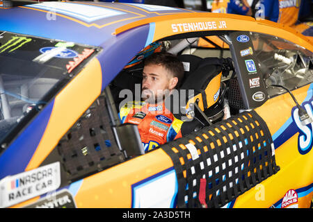 Usa. 28 Sep, 2019. Ricky Stenhouse, Jr (17) macht sich bereit für die Bank von Amerika ROVAL 400 bei Charlotte Motor Speedway in Concord, North Carolina zu üben. (Bild: © Jaylynn A. Nash/ASP) Stockfoto