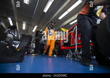 Concord, North Carolina, USA. 28 Sep, 2019. Martin Truex Jr. (19) macht sich bereit für die Bank von Amerika ROVAL 400 bei Charlotte Motor Speedway in Concord, North Carolina zu üben. (Bild: © Stephen A. Arce/ASP) Stockfoto