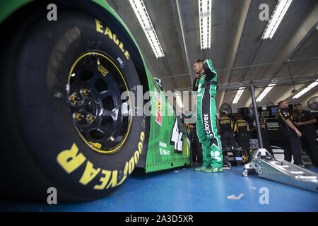 Concord, North Carolina, USA. 28 Sep, 2019. Kyle Larson (42) macht sich bereit für die Bank von Amerika ROVAL 400 bei Charlotte Motor Speedway in Concord, North Carolina zu üben. (Bild: © Stephen A. Arce/ASP) Stockfoto