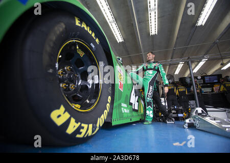 Concord, North Carolina, USA. 28 Sep, 2019. Kyle Larson (42) macht sich bereit für die Bank von Amerika ROVAL 400 bei Charlotte Motor Speedway in Concord, North Carolina zu üben. (Bild: © Stephen A. Arce/ASP) Stockfoto