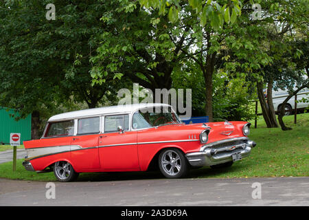 1957 Chevrolet Bel Air Station Wagon Bei einer Prescott Hill Climb Ereignis. Gloucestershire, England Stockfoto